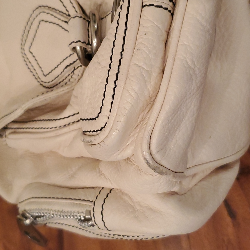 Handbag - Picture 9 of 10